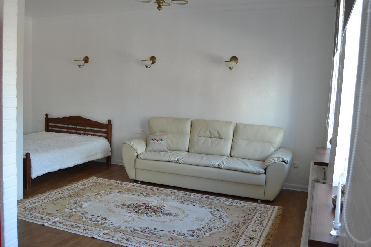 Vladimirskie Apartamenty In Center Of Brest Bagian luar foto